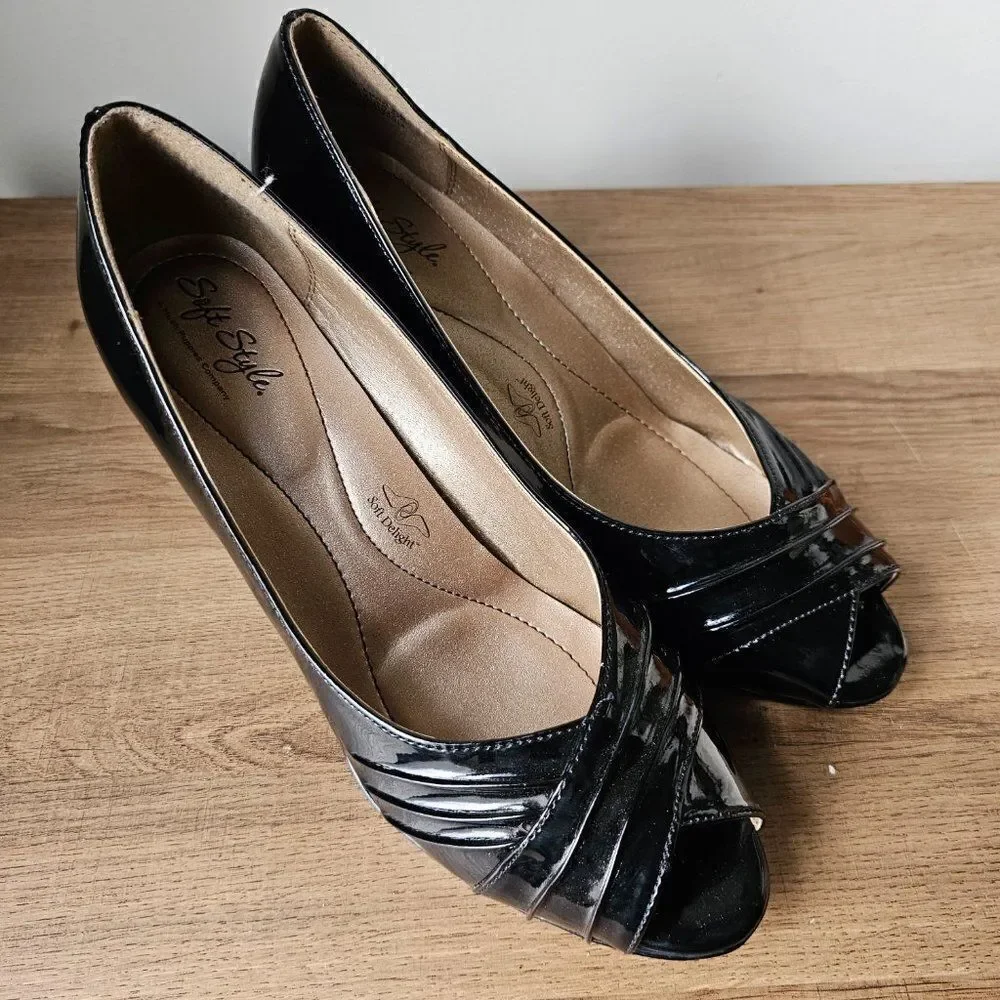 SOFT STYLE A HUSH PUPPIES COMPANY PATENT LEATHER PUMPS SIZE 9.5 WOMENS